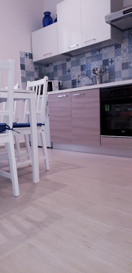 Lamberti Beach Apartment - 150 M From The Sea - Just Renewed - Wifi 萨沃纳 外观 照片