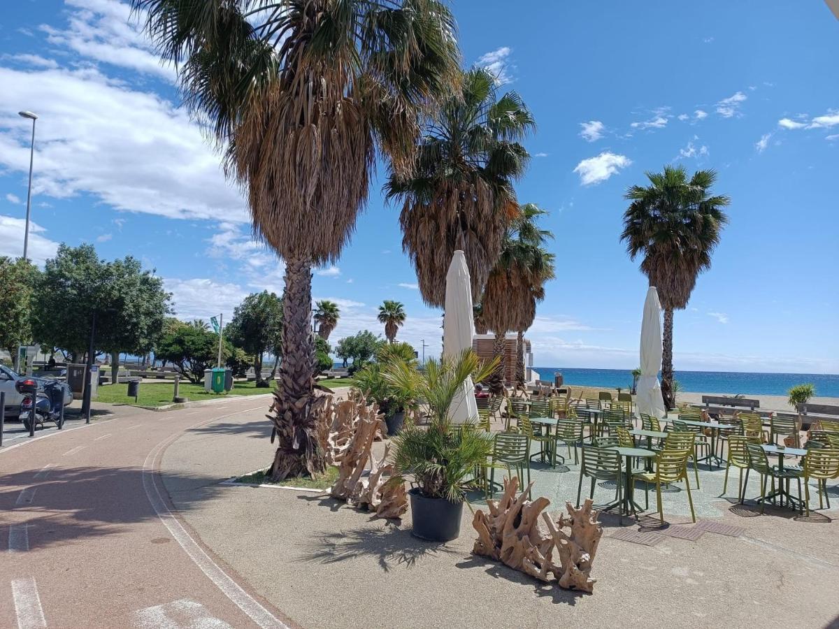 Lamberti Beach Apartment - 150 M From The Sea - Just Renewed - Wifi 萨沃纳 外观 照片