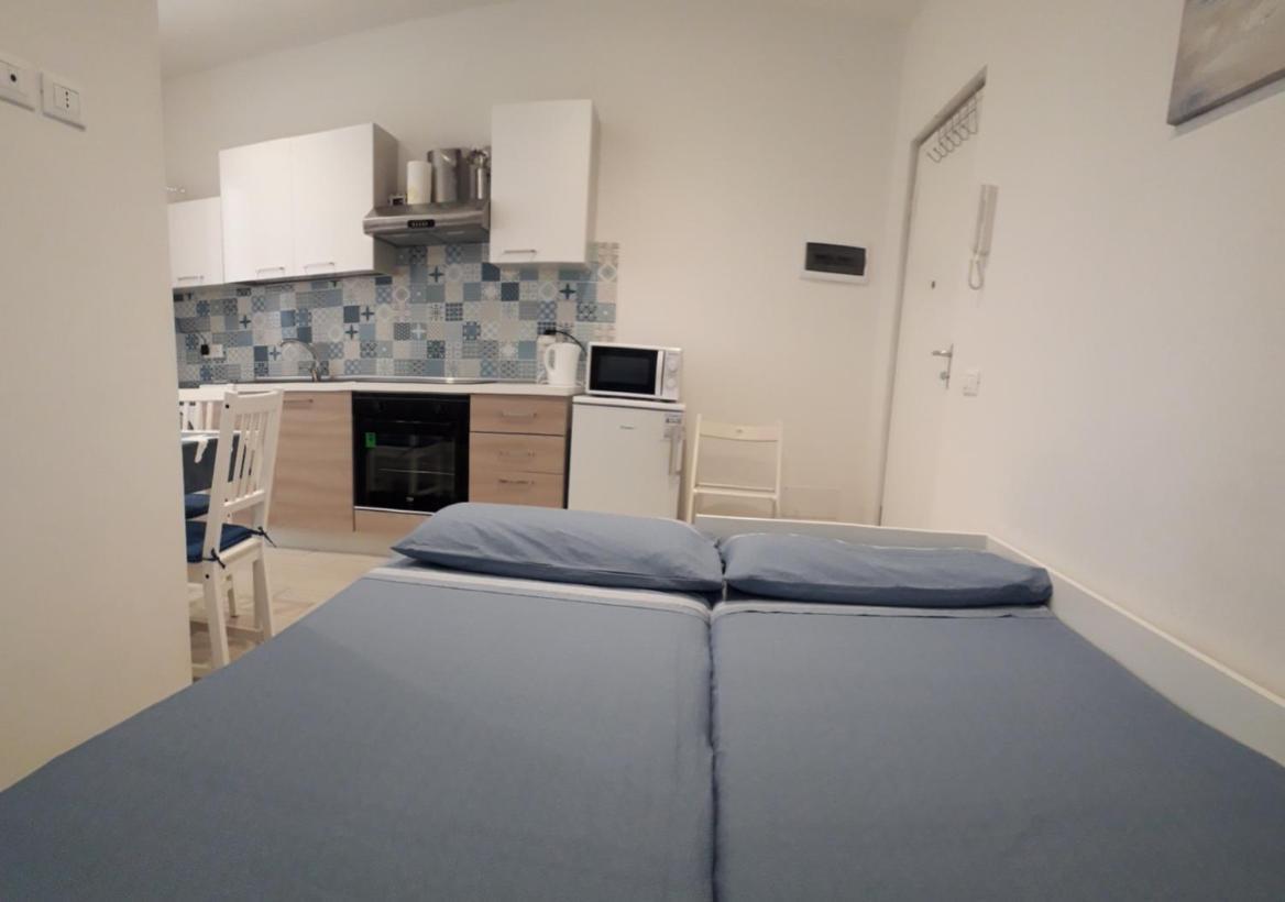 Lamberti Beach Apartment - 150 M From The Sea - Just Renewed - Wifi 萨沃纳 外观 照片